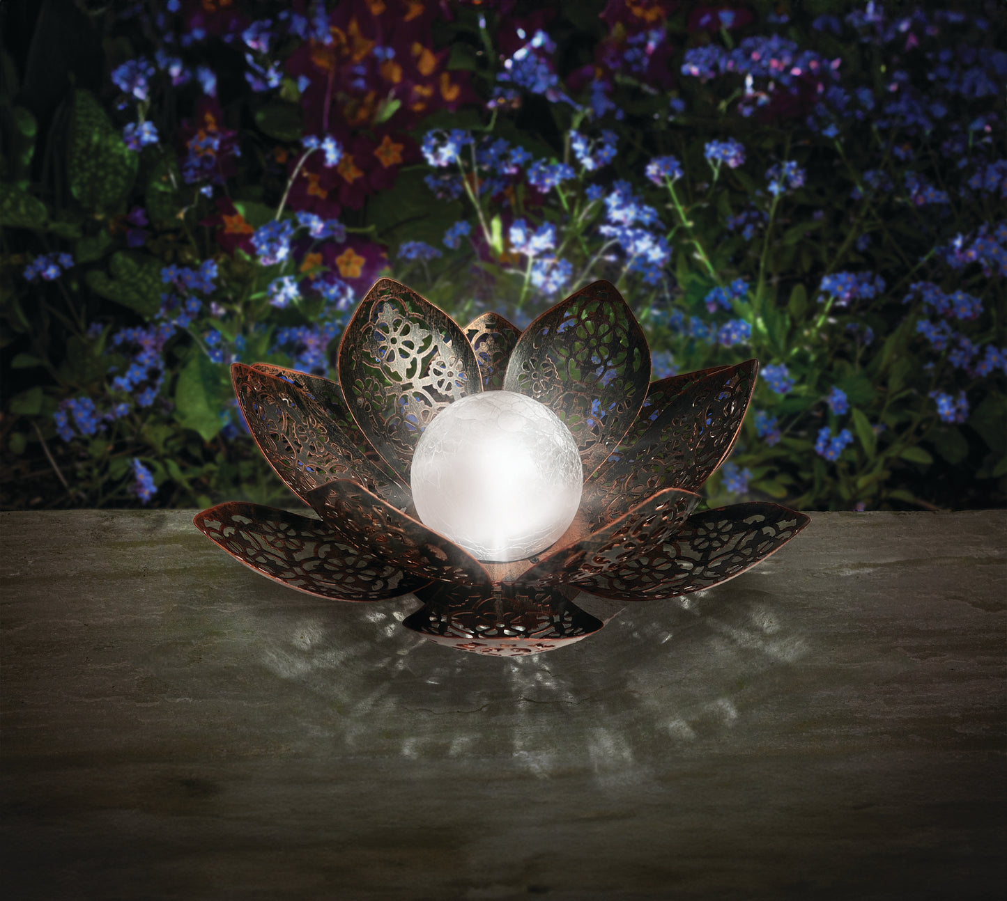 Damasque Solar Lotus Flower Colour Changing Solar LED Crackle Ball